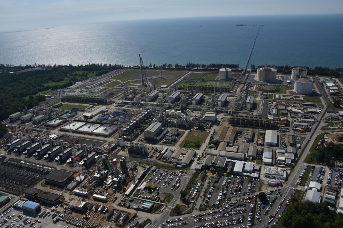 Brunei LNG）位于卢穆特（Lumut）的终端设施的真实航拍实景照片